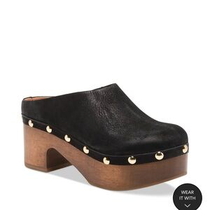 Free people Callie studded clogs. Round toe 3inch platform wooded heel.